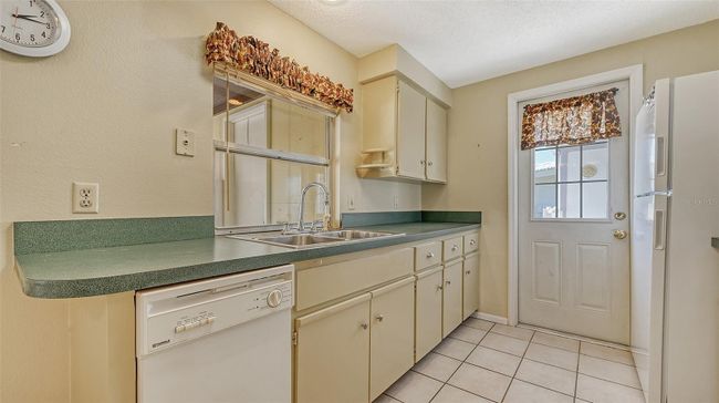 Q-15 - 513 Circlewood Drive, Condo with 2 bedrooms, 2 bathrooms and null parking in Venice FL | Image 12