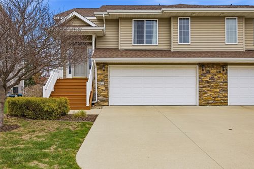 1072 Patton Ln, North Liberty, IA, 52317-9089 | Card Image