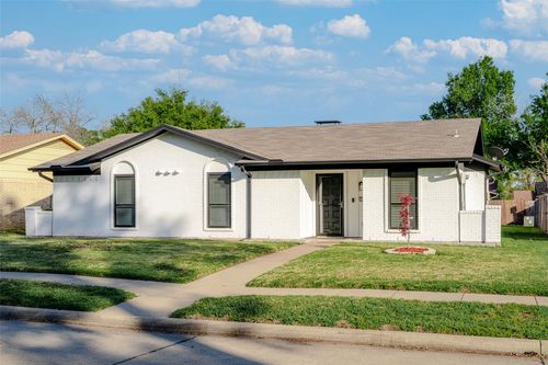 910 Meadowcove Cir, Garland, TX, 75043-2725 | Card Image