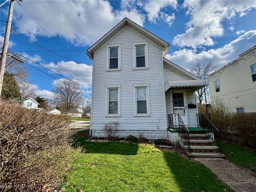 944 Grant Ave, Cuyahoga Falls, OH, 44221-4640 | Card Image