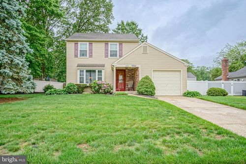 8351 Harrowgate Dr, PENNSAUKEN, NJ, 08109-3631 | Card Image