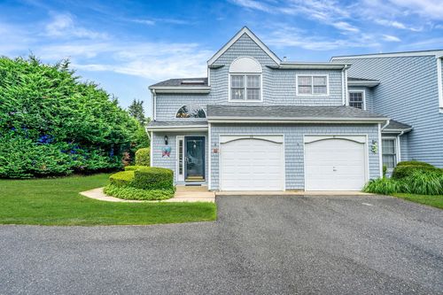 32 Lakebridge Dr S, Kings Park, NY, 11754-3942 | Card Image