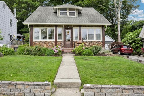 75 Chestnut Avenue, Pelham, NY, 10803 | Card Image