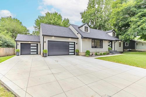 927 2nd St Ne, Sibley, IA, 51249-1402 | Card Image