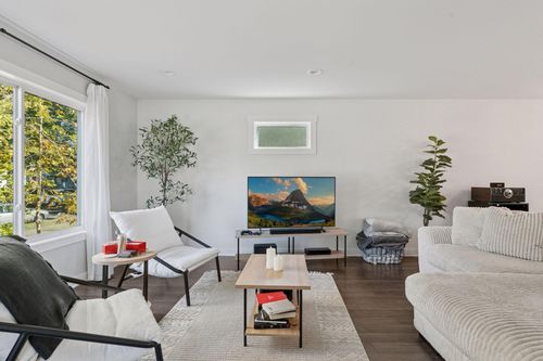 2084 Reaney Ave E, Saint Paul, MN, 55119-3946 | Card Image