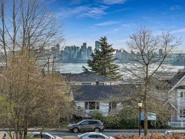 210 - 717 Chesterfield Avenue, Condo with 2 bedrooms, 2 bathrooms and 2 parking in North Vancouver BC | Image 3