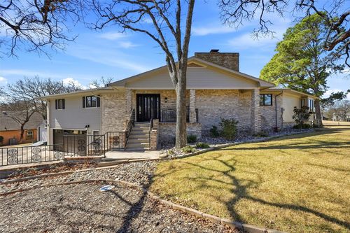 231 Cayuga Trl, Lake Kiowa, TX, 76240-9545 | Card Image