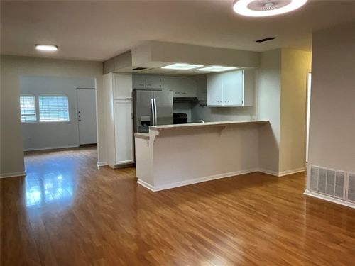 7707 Watson St, Austin, TX, 78757-1539 | Card Image