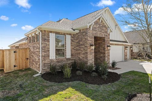 1533 Apache Heights Dr, Dayton, TX, 77535 | Card Image