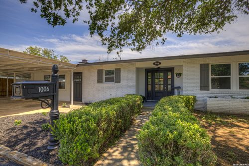 1006 Pecan, Floresville, TX, 78114 | Card Image