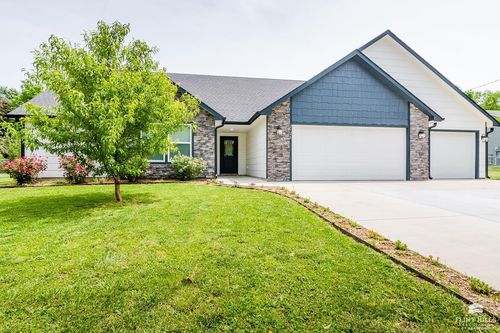 2126 Lawrence Rd, Manhattan, KS, 66502-2024 | Card Image