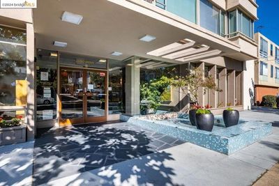 8FG - Dana St, Condo with 2 bedrooms, 2 bathrooms and 1 parking in Berkeley CA | Image 3