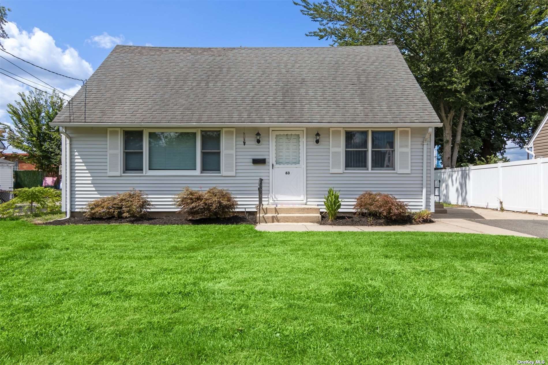 Twinlawns Ave, Hicksville, NY 11801