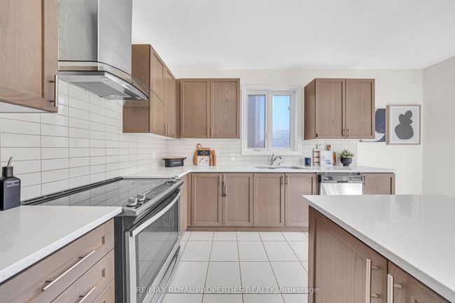 9 Av Micklefield, House other with 4 bedrooms, 3 bathrooms and 2 parking in Whitby ON | Image 17