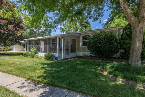 81 Periwinkle Dr, Olmsted Twp, OH, 44138-3039 | Card Image
