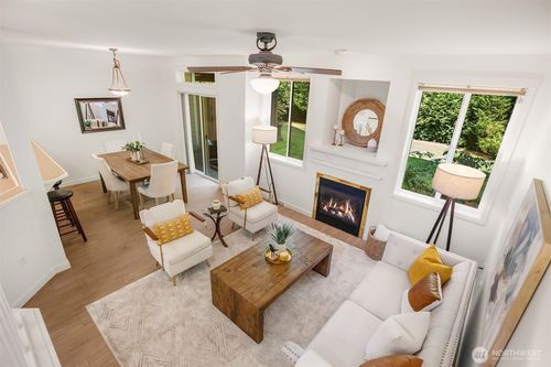 23722 Se 36th Ln, Sammamish, WA, 98029-6337 | Card Image