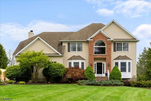 5 Prall Ct, Ringoes, NJ, 08551-1720 | Card Image