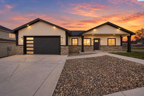 320 Victoria St, Sunnyside, WA, 98944-1029 | Card Image