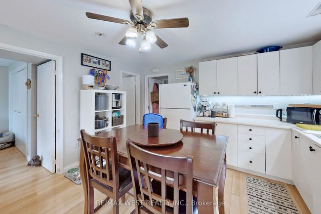 B - 39 Portland Cres, Home with 2 bedrooms, 3 bathrooms and 2 parking in Newmarket ON | Image 9