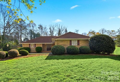 5523 Pine Lake Ct, Hickory, NC, 28601-9481 | Card Image