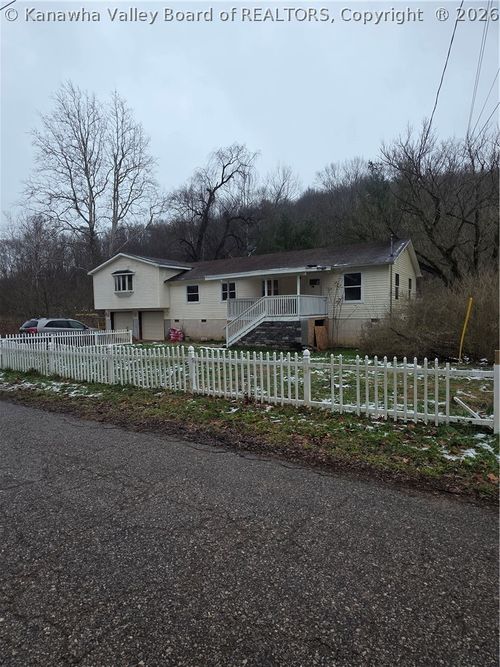 5217 Dalewood Dr, Cross Lanes, WV, 25313-1703 | Card Image