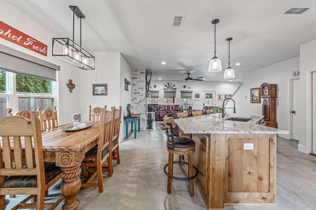Dining and Island | Image 15