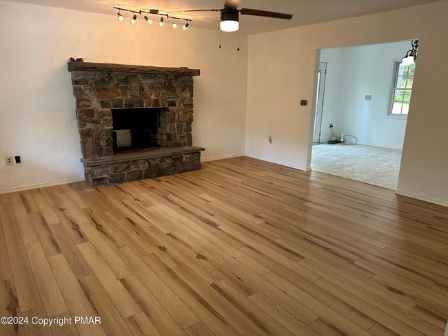 Living Room | Image 19