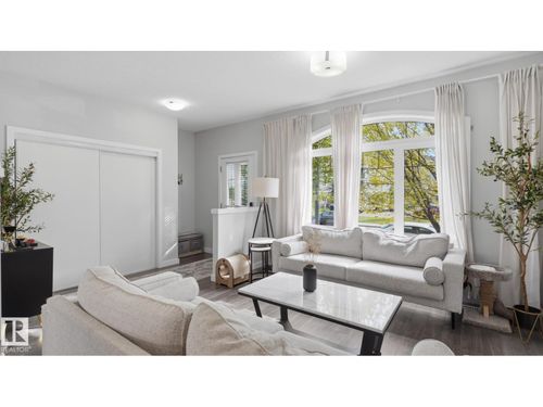 5839 Mullen Pl Nw, Edmonton, AB, T6R0T5 | Card Image