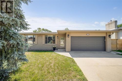 12227 Cedarwood Dr, Tecumseh, ON, N8N2W1 | Card Image