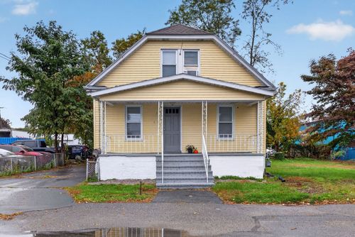 7 Garfield St, Acushnet, MA, 02743-2236 | Card Image