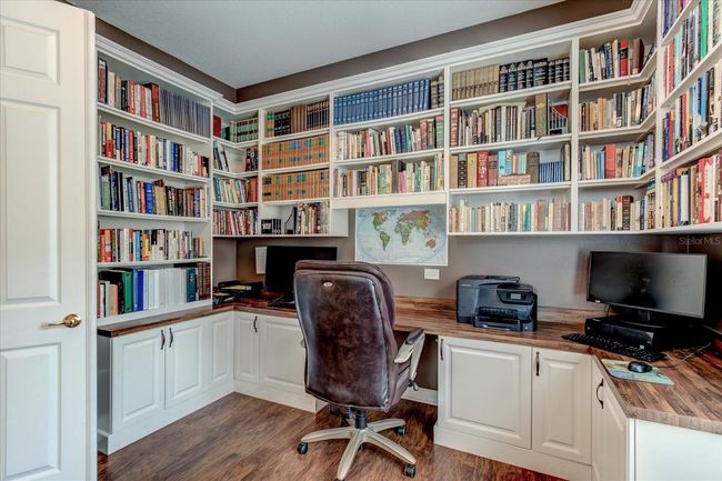 Office and unlimited storage for all your books and nick and knacks | Image 15