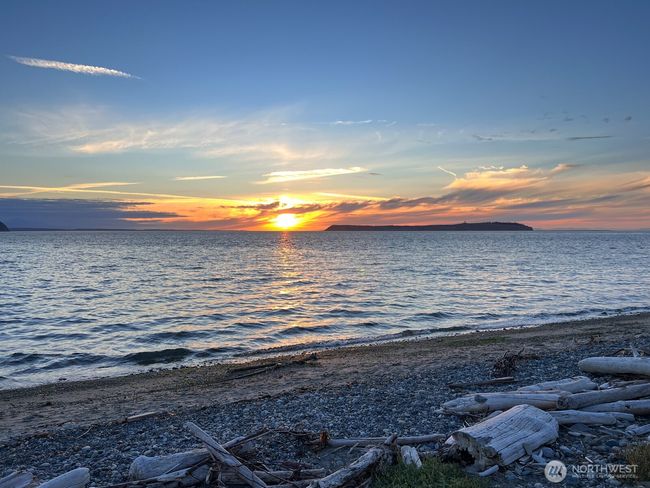 Sunset on the beach. | Image 31