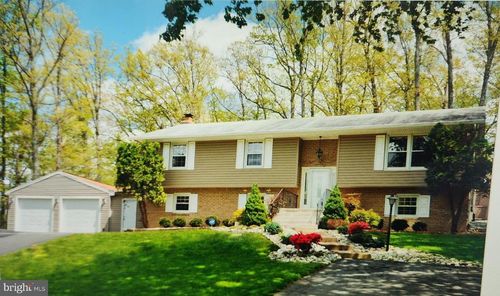 18324 Nob Hill Dr, Triangle, VA, 22172-1302 | Card Image