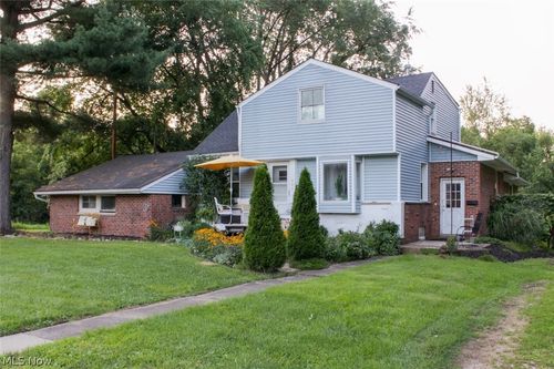 551 Harris St, Kent, OH, 44240-3739 | Card Image