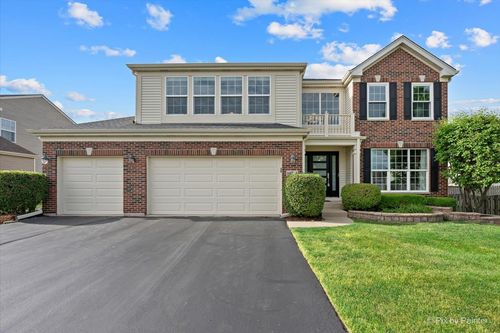 10710 Midwest Ave, Huntley, IL, 60142-4018 | Card Image