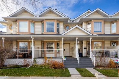 92 Martin Crossing Crt Ne, Townhouse with 3 bedrooms, 1 bathrooms and 2 parking in Calgary AB | Image 2