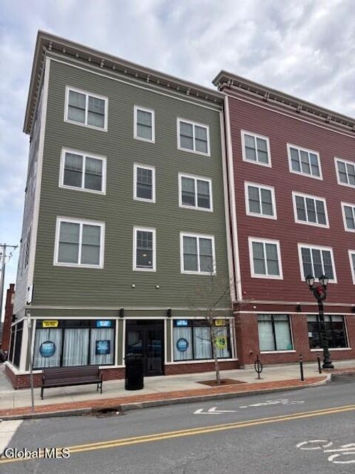 31-12 White St, Cohoes, NY, 12047-3263 | Card Image