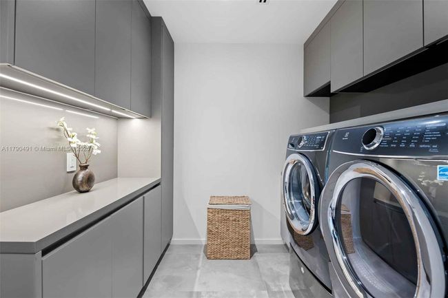 121 2 Nd Dilido Ter, House other with 5 bedrooms, 6 bathrooms and null parking in Miami Beach FL | Image 29