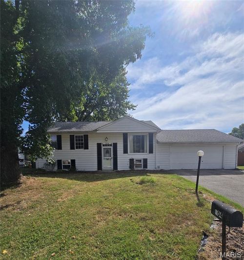 304 Anita Dr, Fairview Heights, IL, 62208-3654 | Card Image