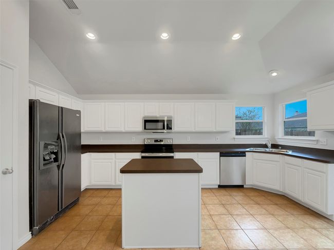 837 Rio Bravo Dr, House other with 3 bedrooms, 2 bathrooms and null parking in Haslet TX | Image 6