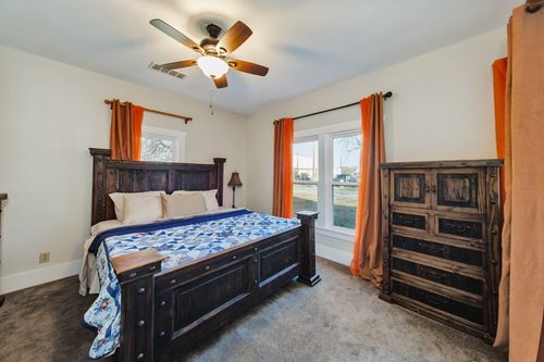 517 W Lamar St, Alvord, TX, 76225-5927 | Card Image