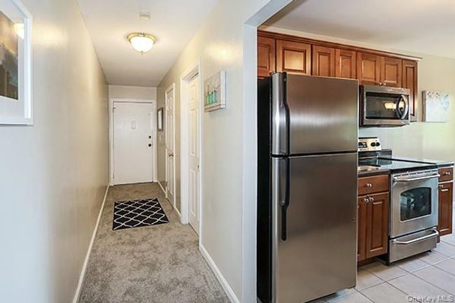 Entry foyer | Image 4