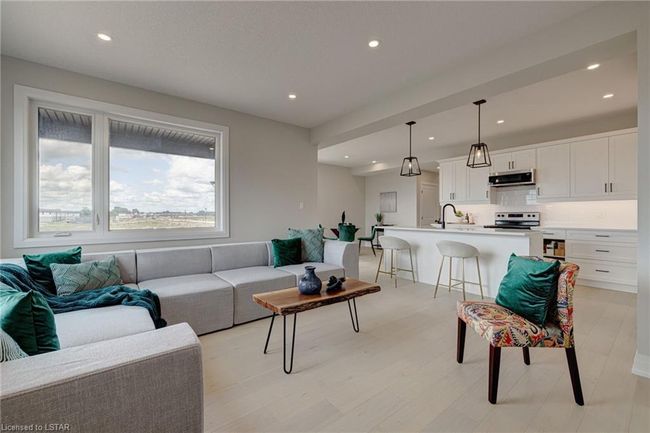 6477 Royal Magnolia Ave, House other with 3 bedrooms, 2 bathrooms and 2 parking in London ON | Image 18