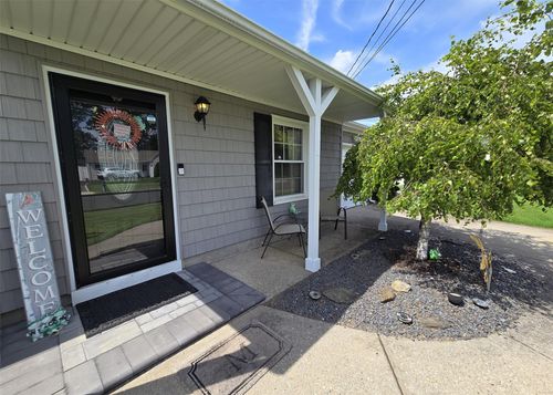 122 Stuyvesant Dr, Port Jefferson Station, NY, 11776-4226 | Card Image