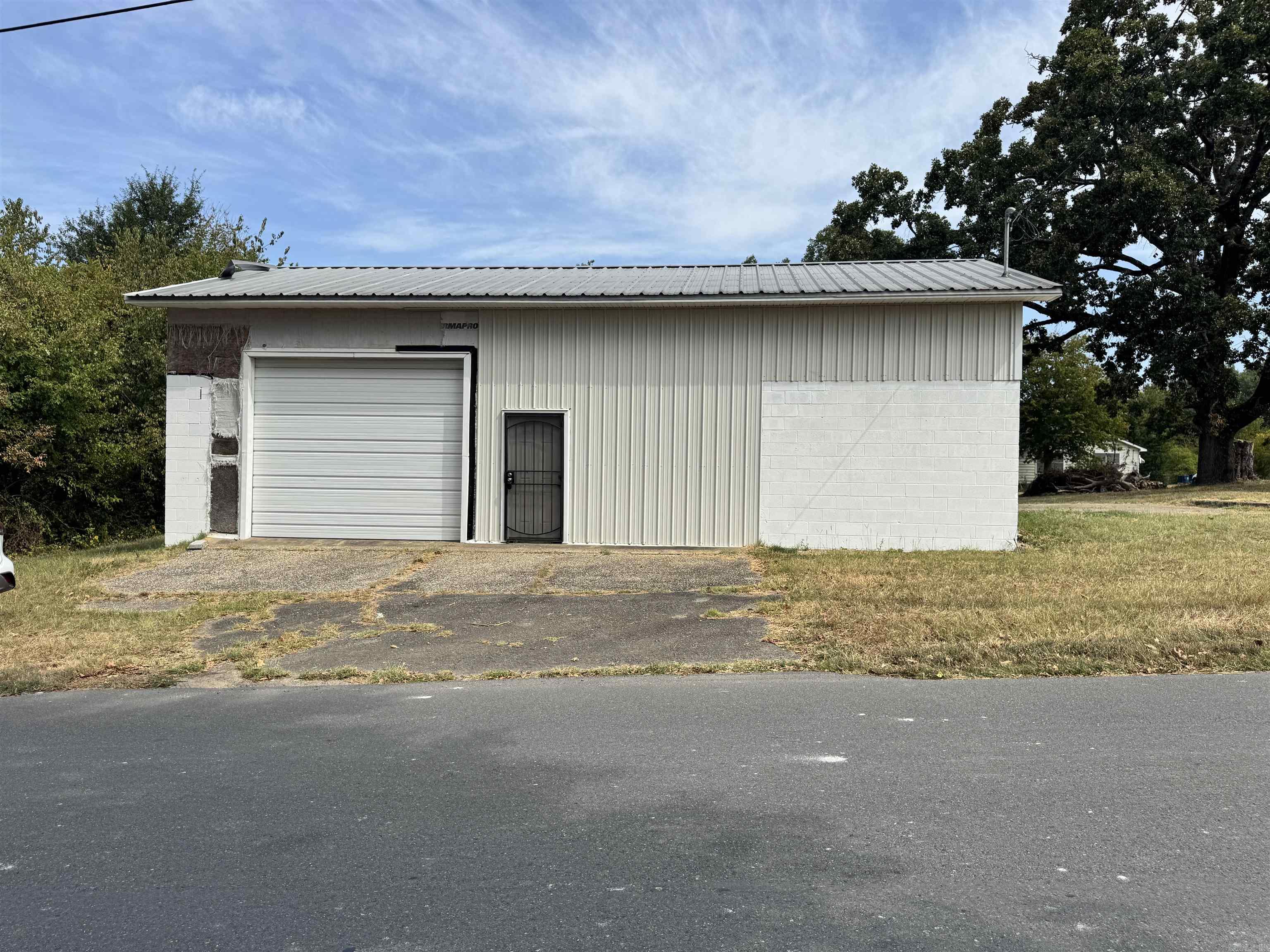 712 W Sullenberger Ave, Malvern, AR 72104