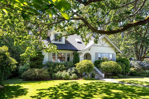 688 Falkland Rd, Oak Bay, BC, V8S4L5 | Card Image