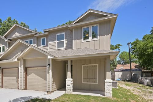 d-700 W 6th St, Taylor, TX, 76574-2755 | Card Image