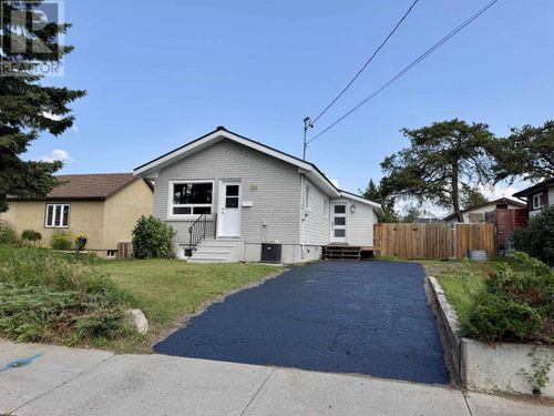 330 Arundel St, Thunder Bay, ON, P7A1L3 | Card Image