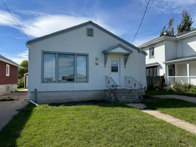 241 1 St W, House detached with 2 bedrooms, 1 bathrooms and 2 parking in Cardston AB | Image 3