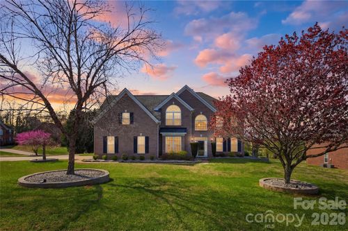 105 Summer Breeze Ct, Statesville, NC, 28677-6235 | Card Image